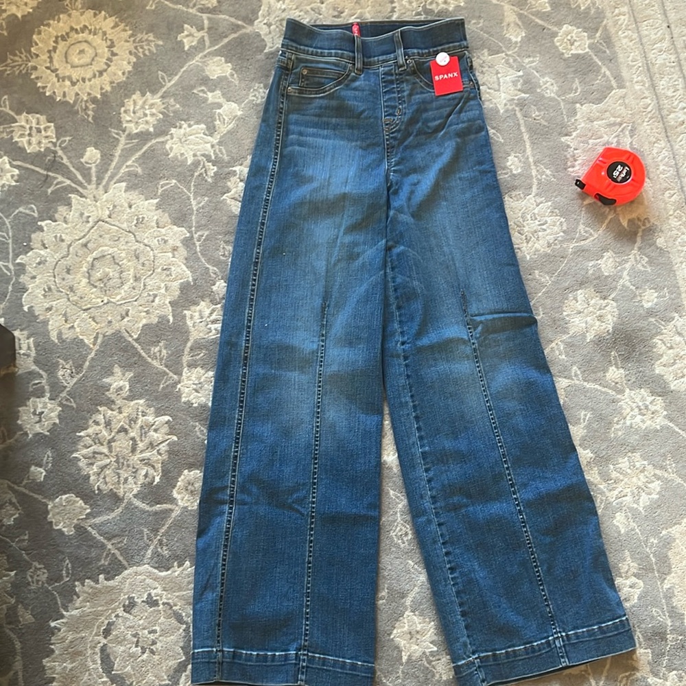 XS Petite Seamed-Front Wide Leg Jeans, New with Tags
